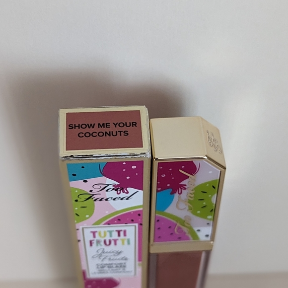 Too Faced Tutti Frutti Juicy Fruits Comfort Lip Glaze - Show Me Your Coconuts - Picture 2 of 2